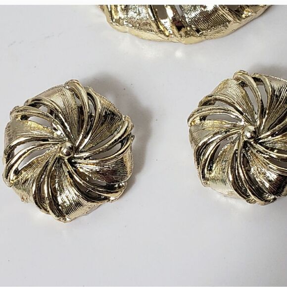 VINTAGE Swirl Pinwheel Brooch & Clip-on Earrings Set - Picture 3 of 6
